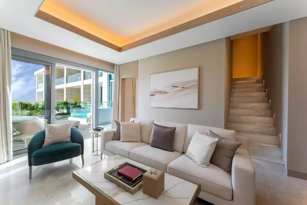 FIVE LUXE